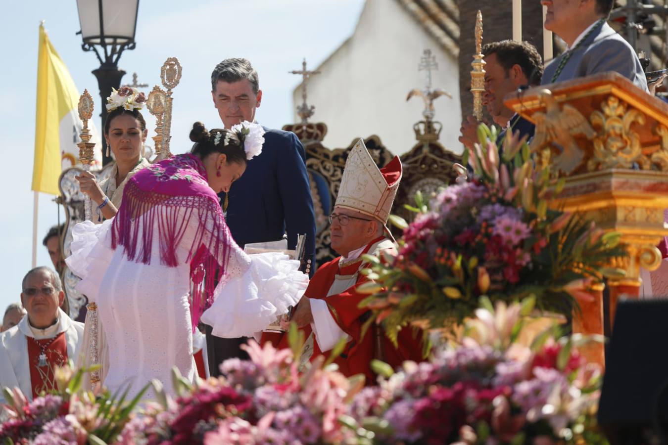 Misa pontifical durante la romería del Rocío de 2024