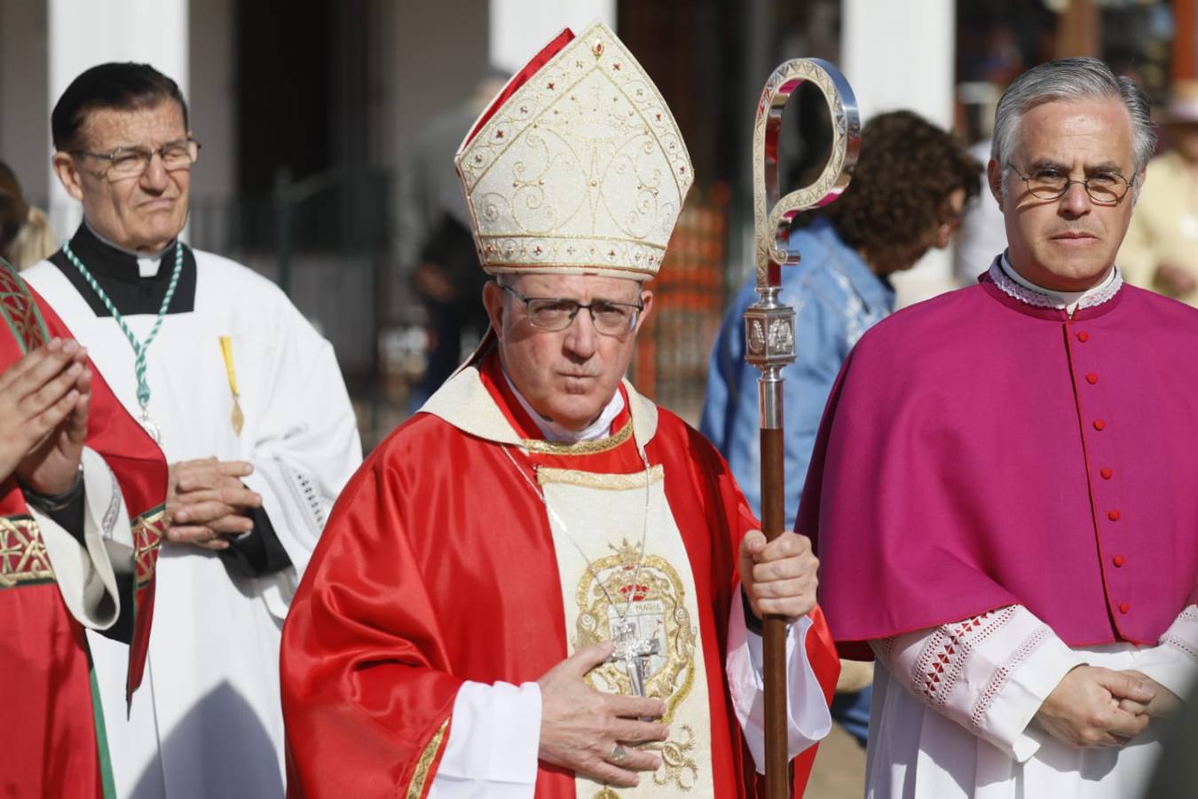 Misa pontifical durante la romería del Rocío de 2024
