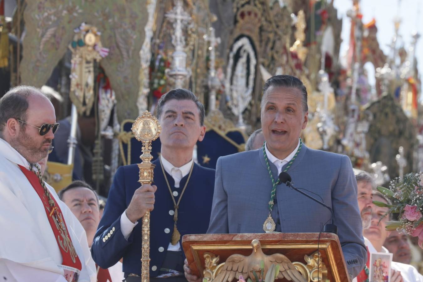 Misa pontifical durante la romería del Rocío de 2024
