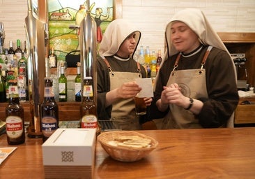 Las monjas de Estíbaliz, pioneras en servir cañas a los peregrinos