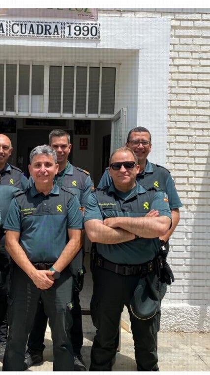 Curro, en el centro en una imagen actual con el resto de compañero de la Plana Mayor del Rocío