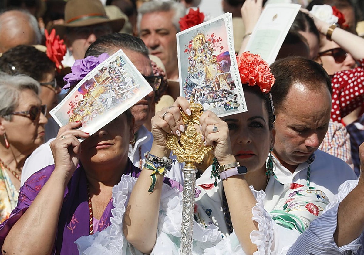 Un sol de justicia despuntó en el pontifical en el Real de El Rocío