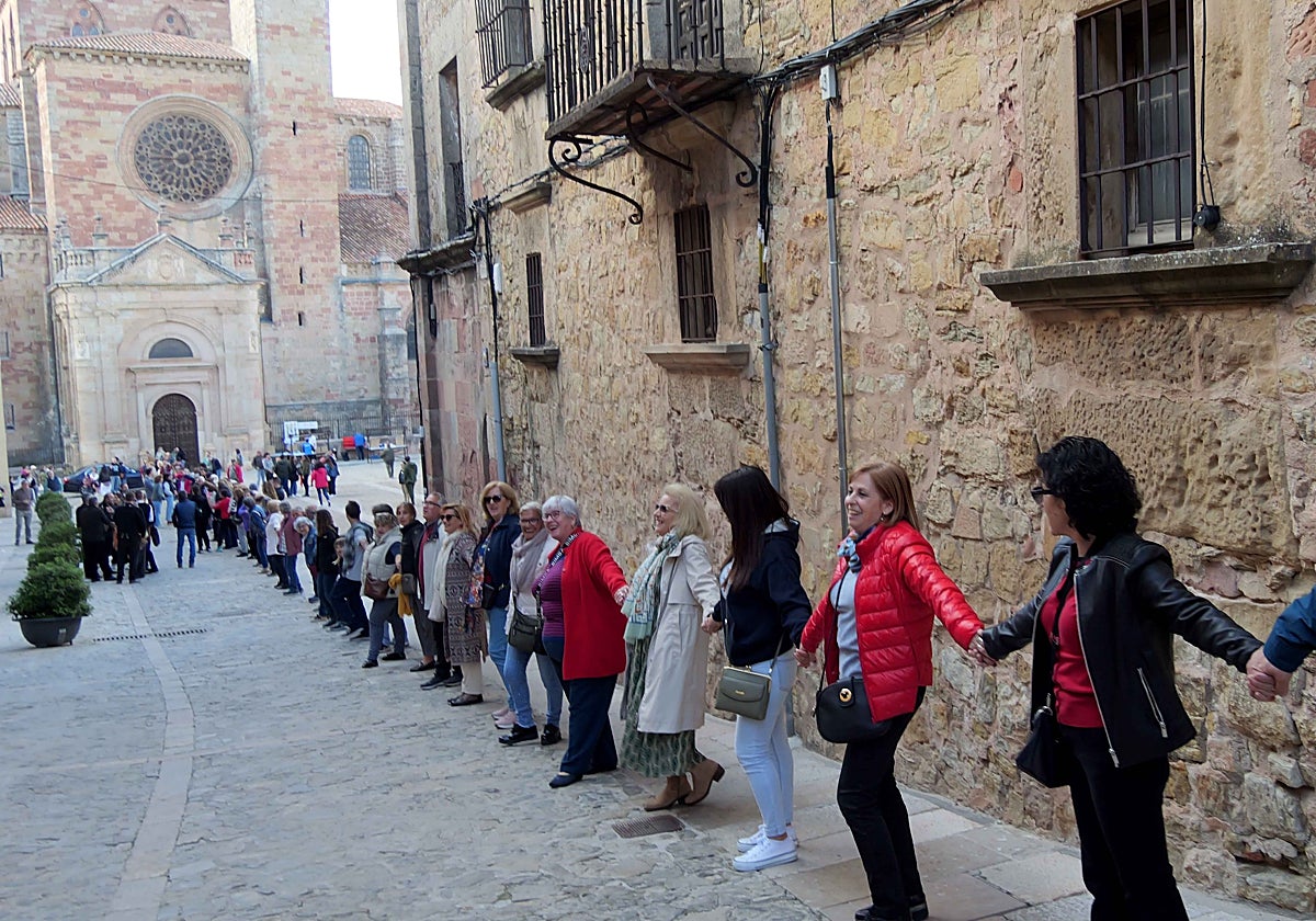 Sigüenza abraza a su catedral y a la iglesia de San Vicente