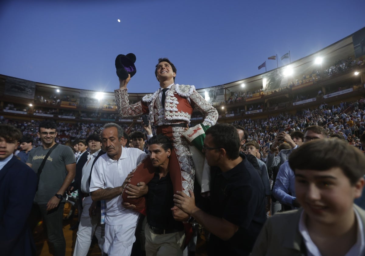 Andrés Roca Rey sale a hombros esta tarde en la plaza de Los Califas de  Córdoba