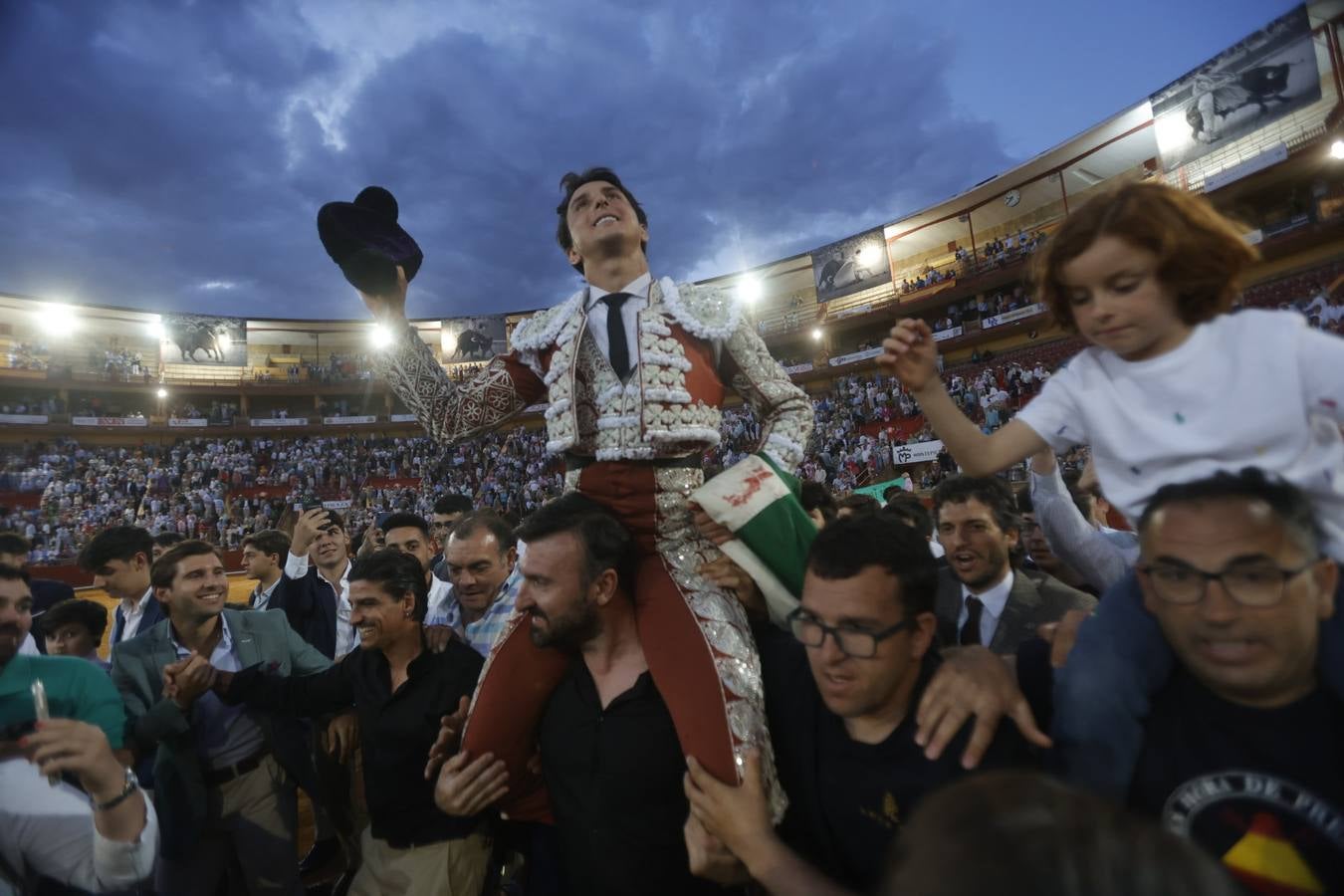 Fotos: el rotundo triunfo de Roca Rey en la última corrida de la Feria de Córdoba