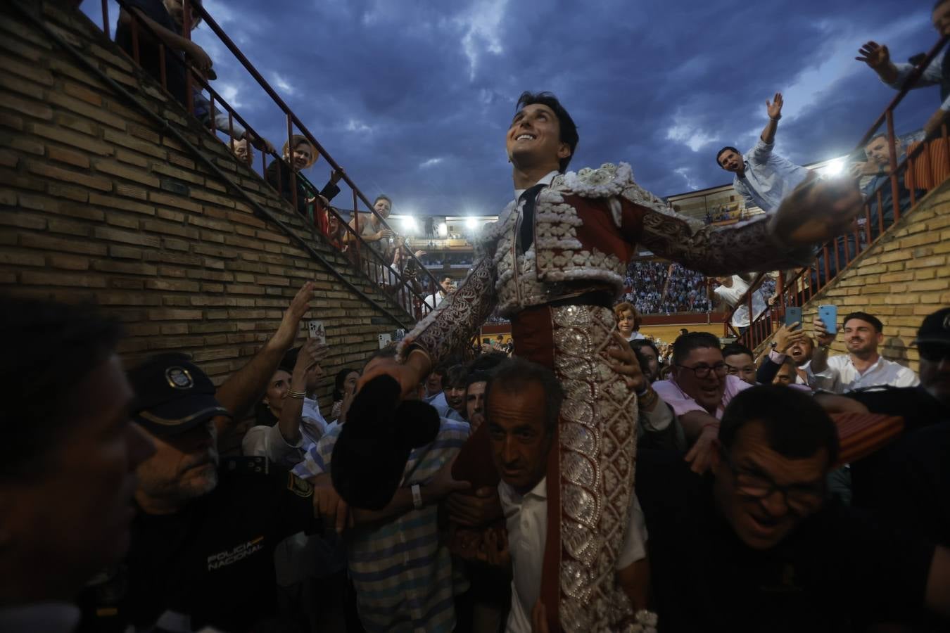 Fotos: el rotundo triunfo de Roca Rey en la última corrida de la Feria de Córdoba