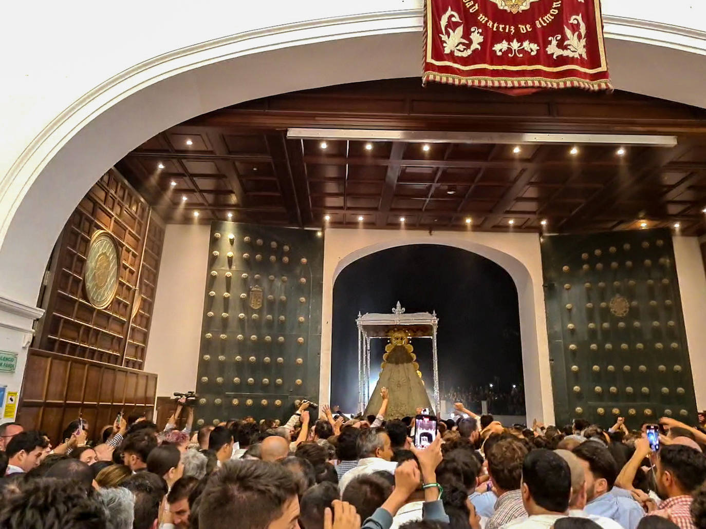 La procesión de la Virgen del Rocío 2024, en imágenes