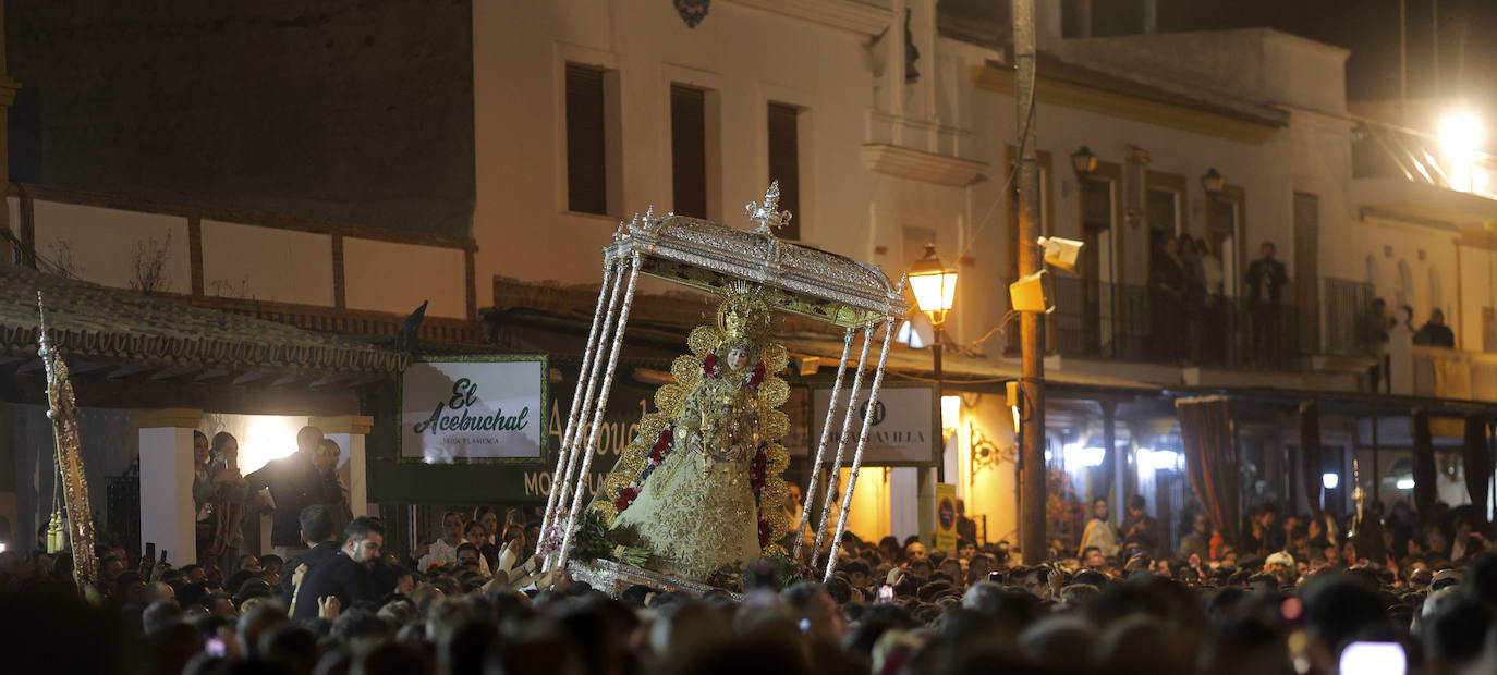 La procesión de la Virgen del Rocío 2024, en imágenes
