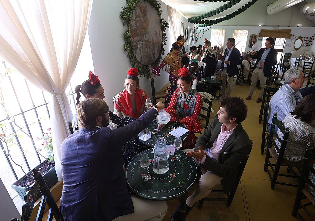 Interior de la caseta del Círculo de la Amistad, ganadora del primer premio