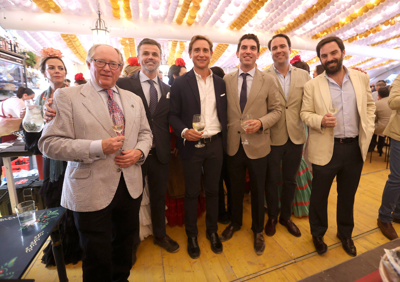 Las imágenes del ambiente en las casetas este lunes en la Feria de Córdoba (I)