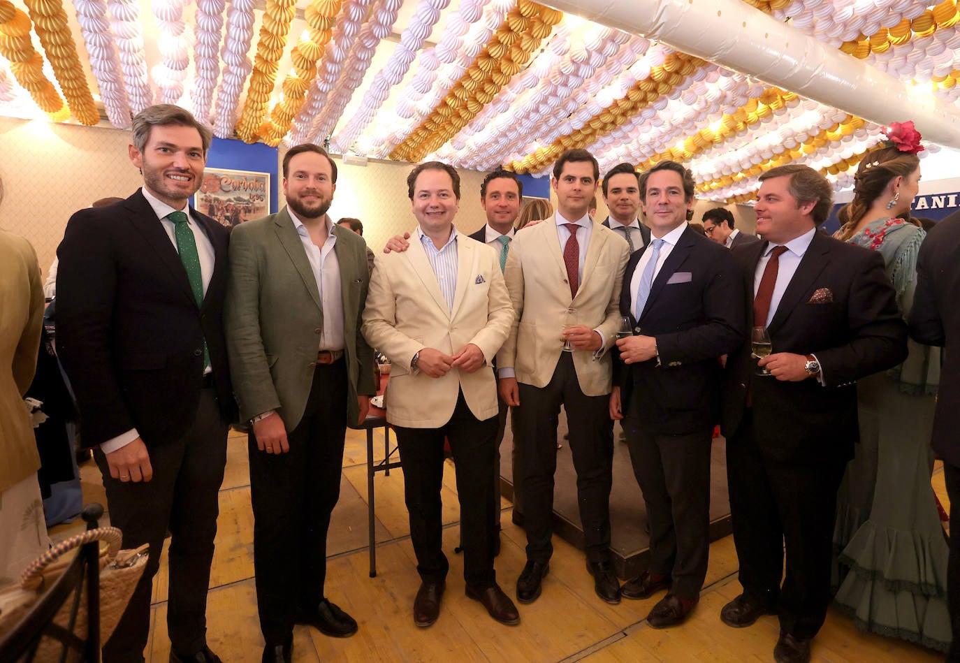 Las imágenes del ambiente en las casetas este lunes en la Feria de Córdoba (I)