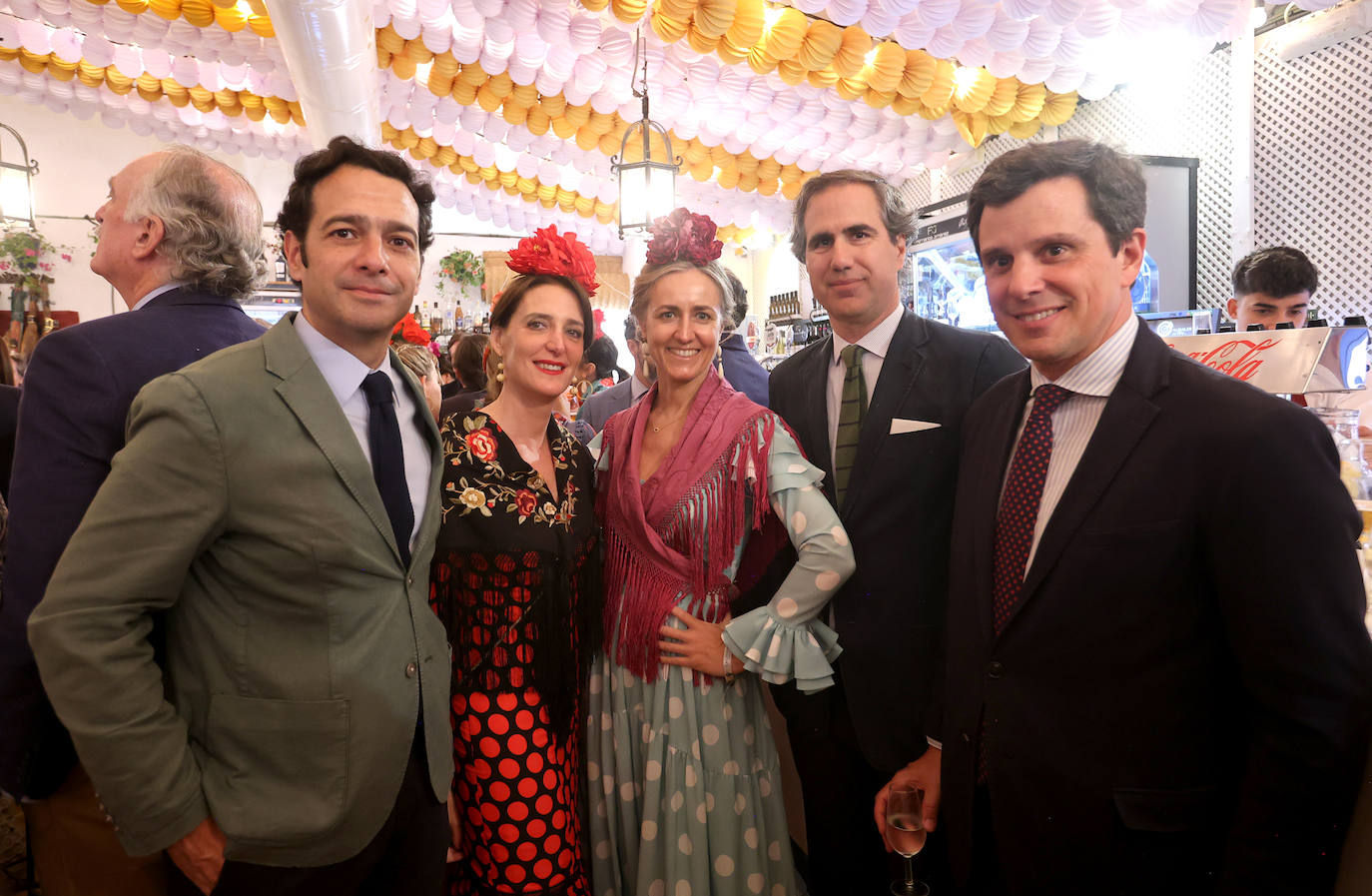 Las imágenes del ambiente en las casetas este lunes en la Feria de Córdoba (I)