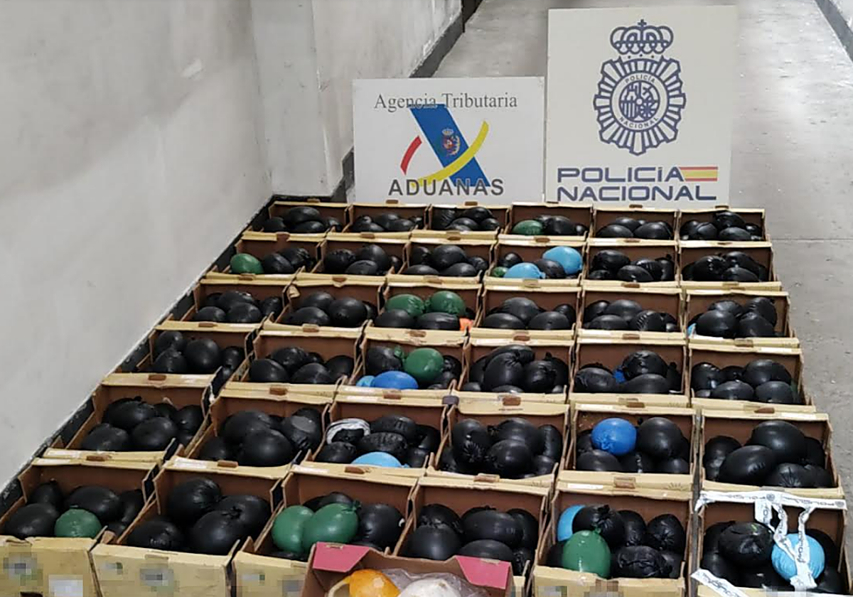 Cae una organización criminal que introducía cocaína en el interior de frutas y zumos