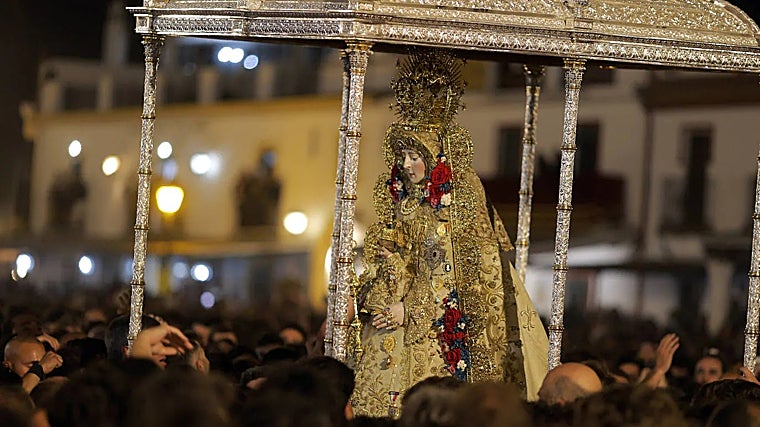La Reina de las Marismas en los primeros compases de su procesión