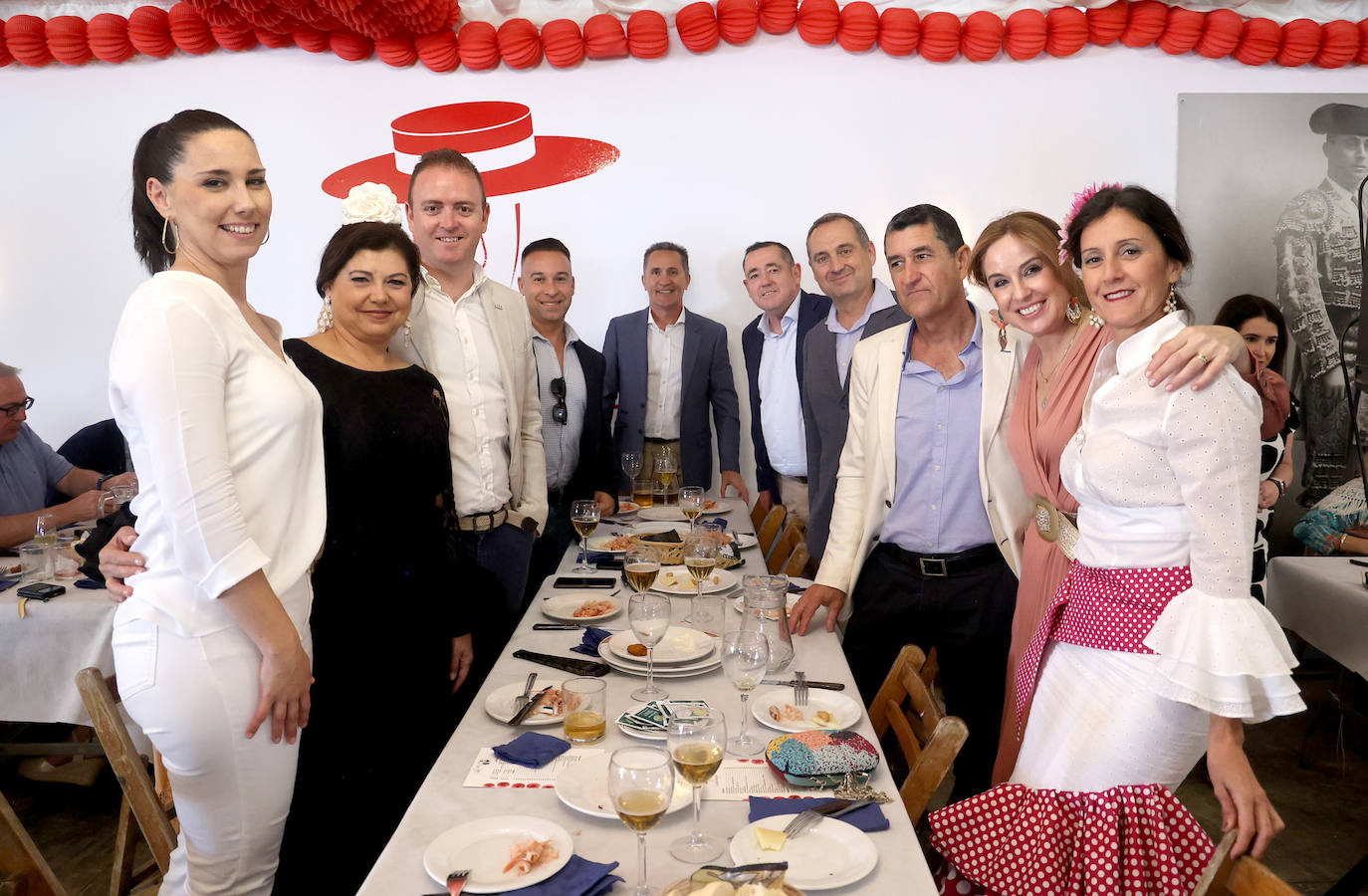 Las imágenes del ambiente en las casetas este lunes en la Feria de Córdoba (II)