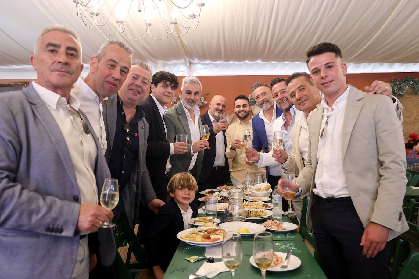 Las imágenes del ambiente en las casetas este lunes en la Feria de Córdoba (II)