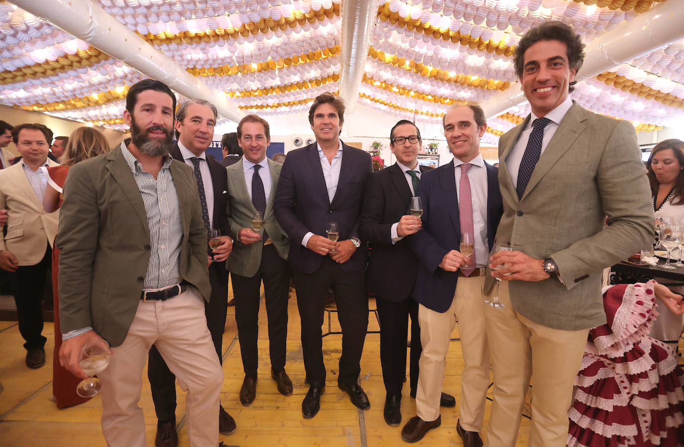 Las imágenes del ambiente en las casetas este lunes en la Feria de Córdoba (I)