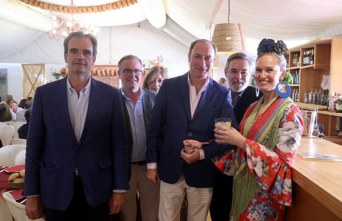 Las imágenes del ambiente en las casetas este lunes en la Feria de Córdoba (II)