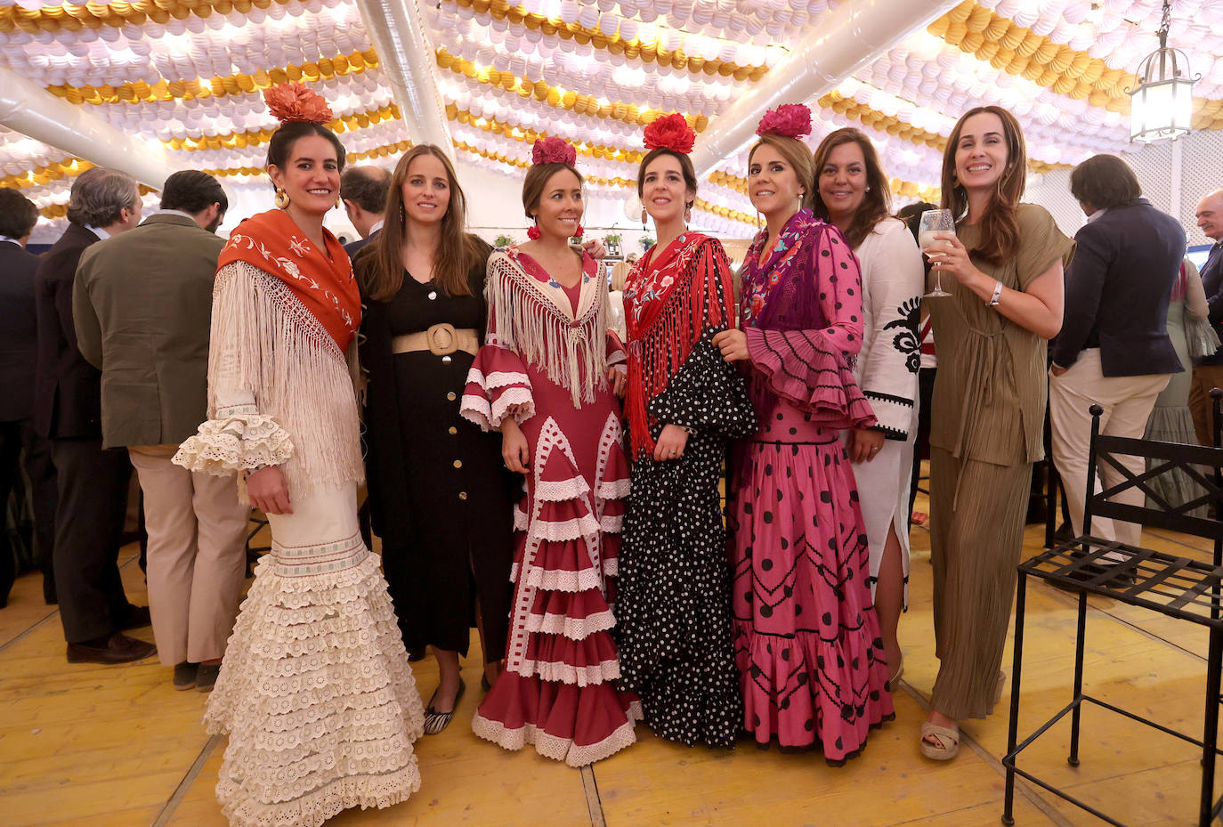 Las imágenes del ambiente en las casetas este lunes en la Feria de Córdoba (II)