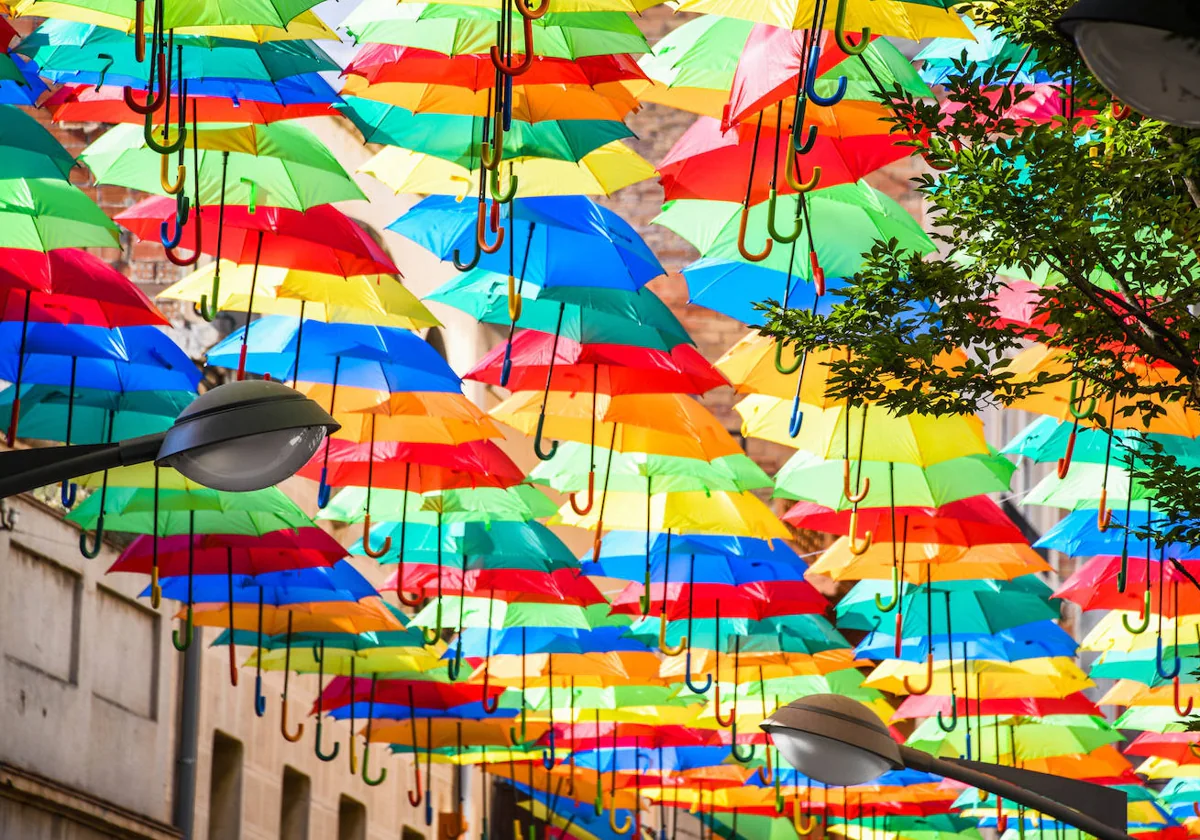 2.000 paragüas para combatir el calor en la calle Ancha de Albacete