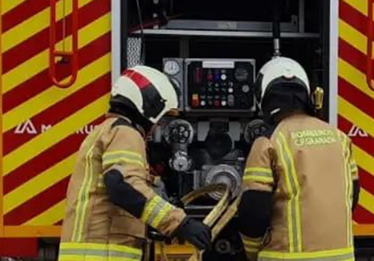 En la extinción del incendio trabajaron bomberos llegados desde Loja