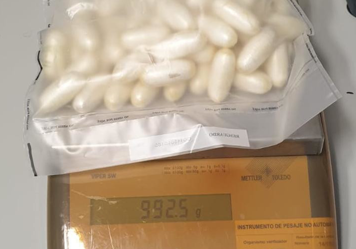 El pasajero portaba 58 cápsulas con casi un kilo de cocaína