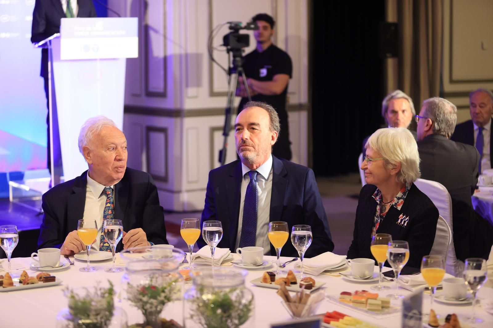 José Manuel García-Margallo, miembro del Partido Popular y diputado al Parlamento Europeo; Manuel Marchena, presidente de la Sala Segunda del Tribunal Supremo; y Soledad Luca de Tena, vicepresidenta de ABC