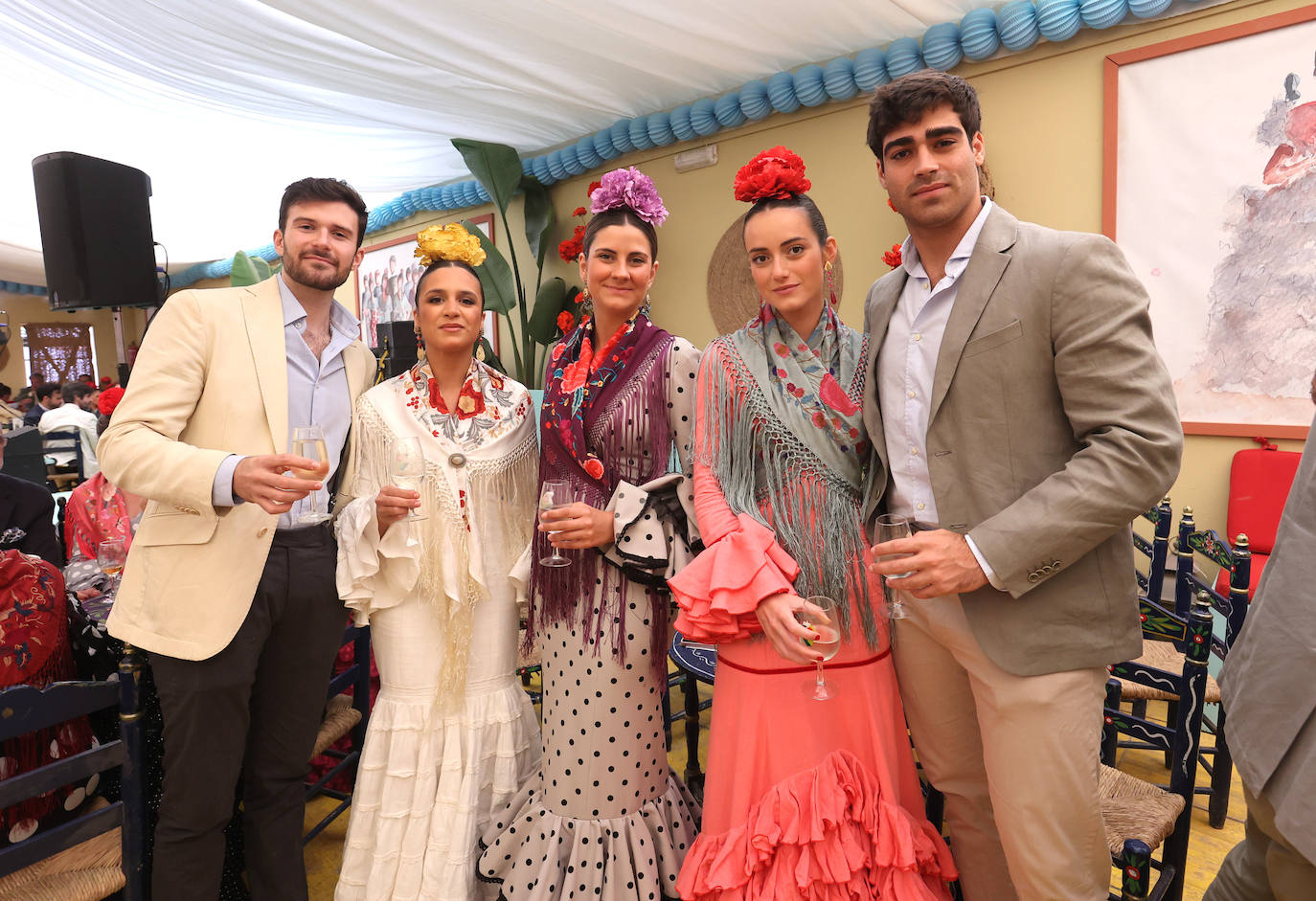 Las imágenes del ambiente en las casetas este martes en la Feria de Córdoba (I)