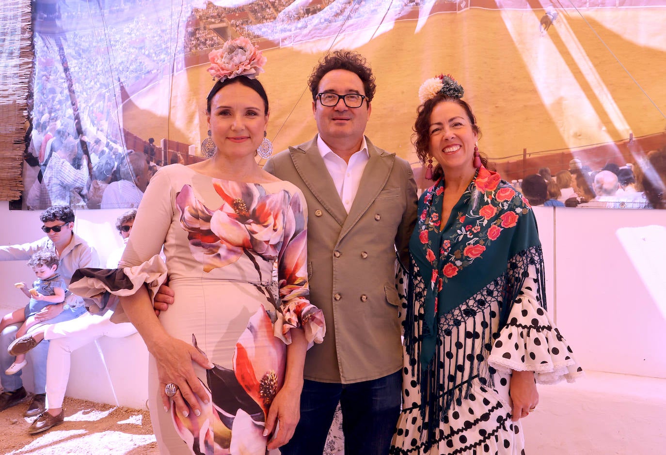 Las imágenes del ambiente en las casetas este martes en la Feria de Córdoba (I)