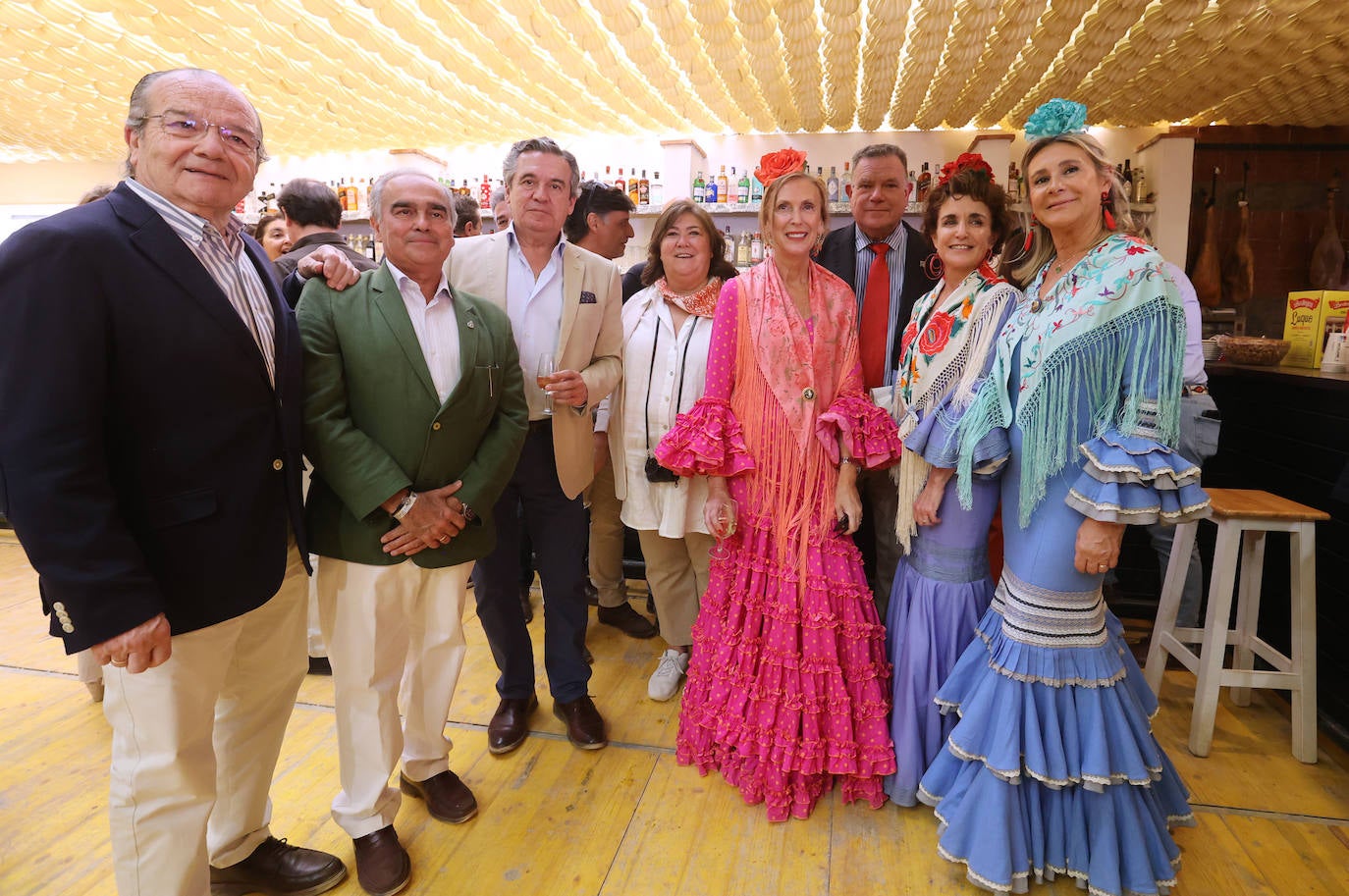 Las imágenes del ambiente en las casetas este martes en la Feria de Córdoba (I)