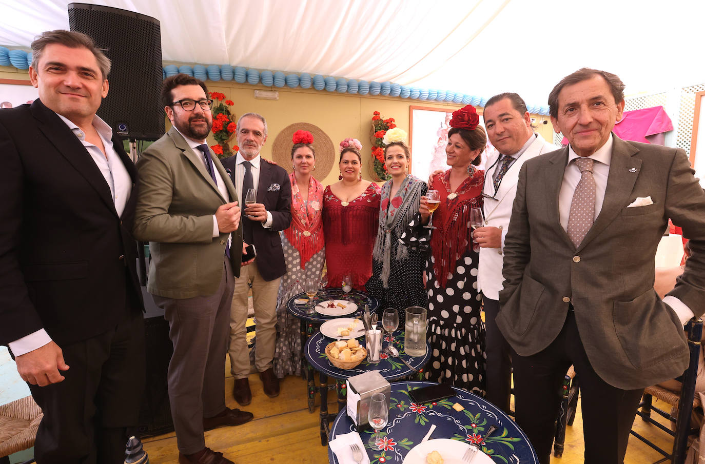 Las imágenes del ambiente en las casetas este martes en la Feria de Córdoba (I)