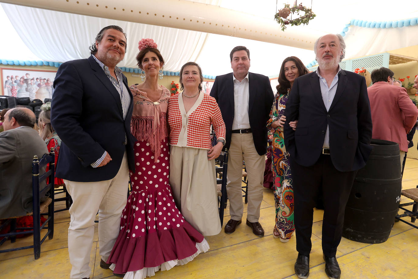 Las imágenes del ambiente en las casetas este martes en la Feria de Córdoba (I)