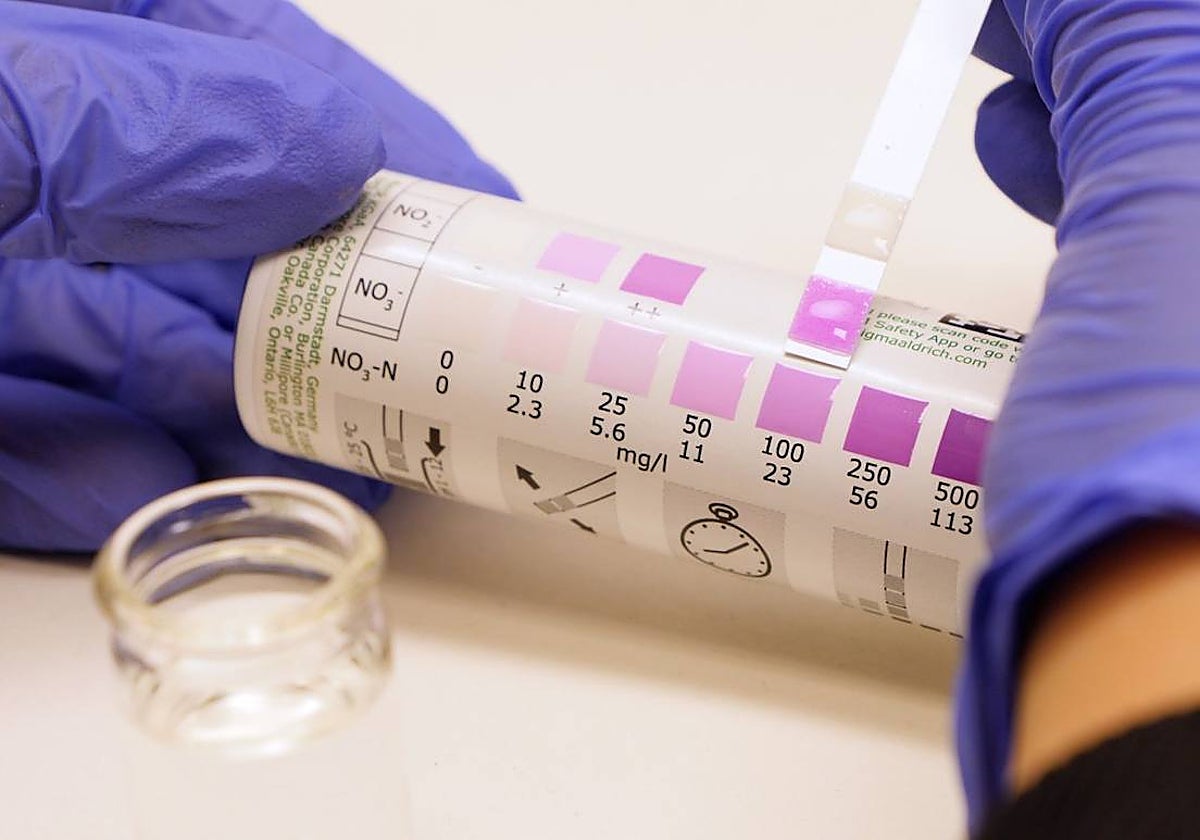 Detalle de los análisis realizados por los investigadores del Grupo de Polímeros de la Universidad de Burgos