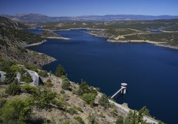 Las tarifas del agua de Madrid siguen congeladas para los que gasten por debajo de la media, y suben a grandes consumidores