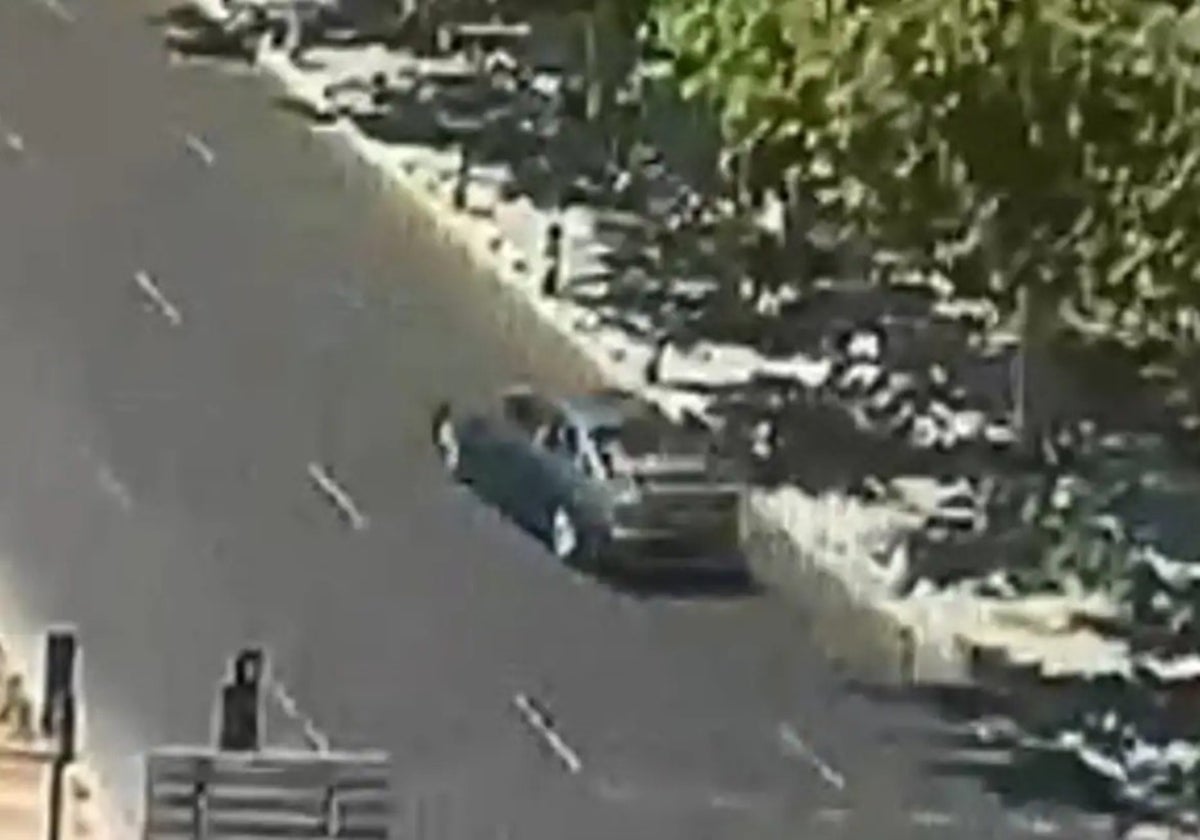 El coche que atropelló al niño de ocho en Valencia, captado por las cámaras de tráfico.