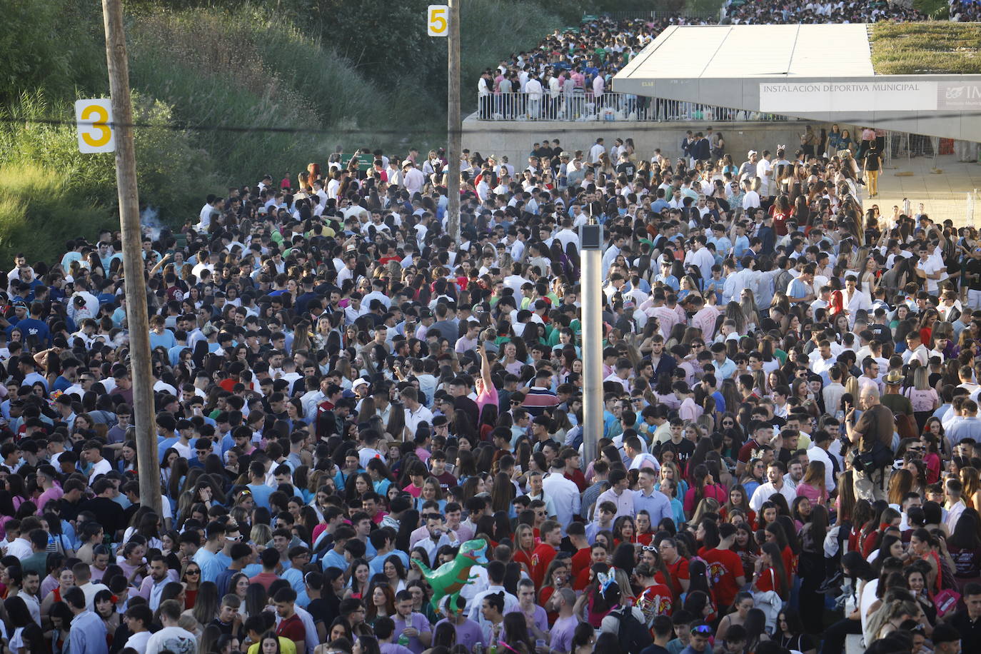 Fotos: diez mil jóvenes, en el botellón de la Feria de Córdoba