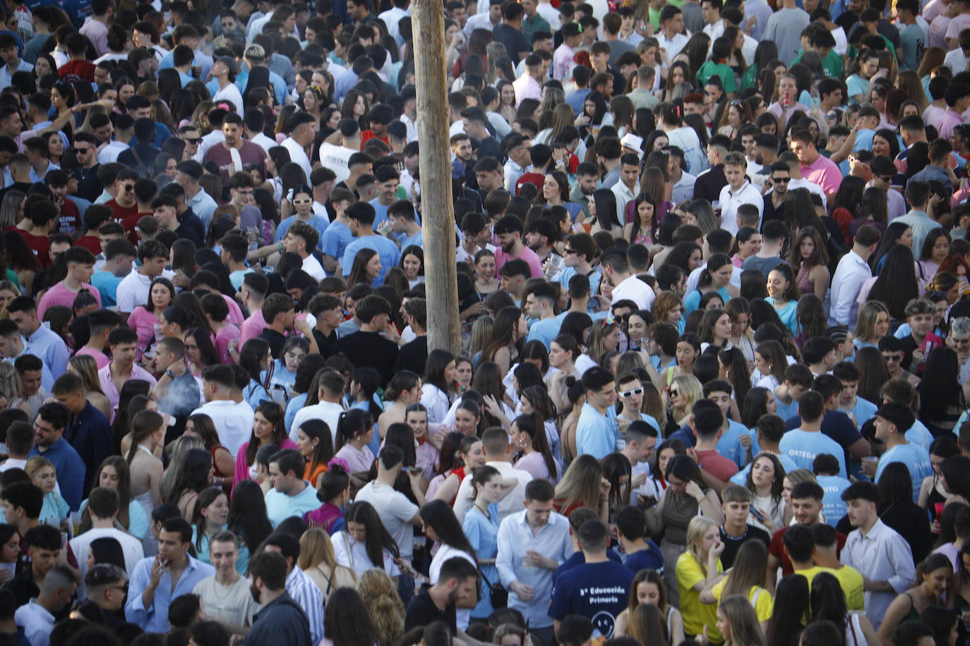 Fotos: diez mil jóvenes, en el botellón de la Feria de Córdoba