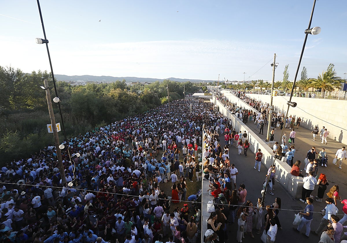 Concentración de jóvenes en el Balcón del Guadalquivir