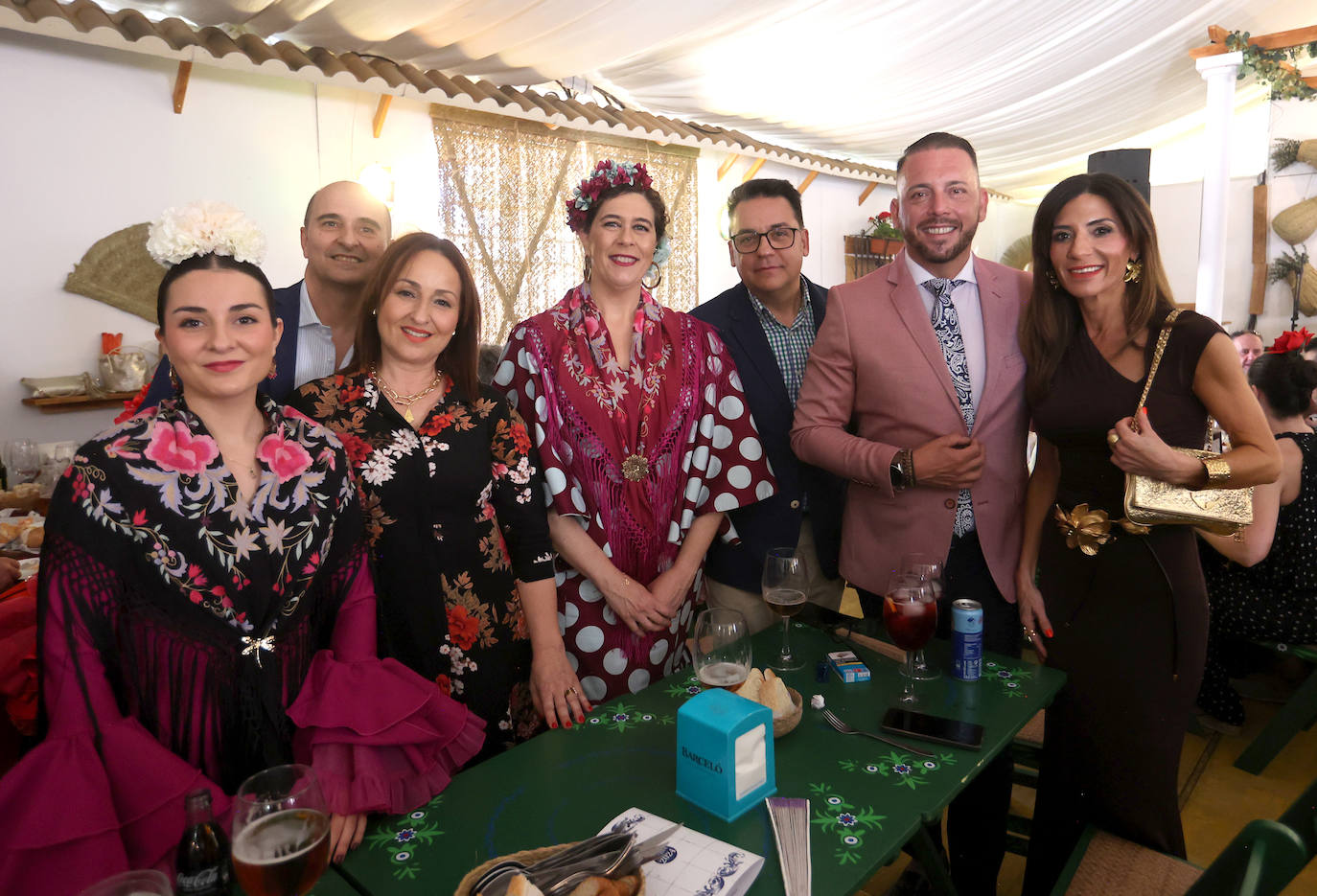 Las imágenes del ambiente en las casetas de este miércoles en la Feria de Córdoba (I)