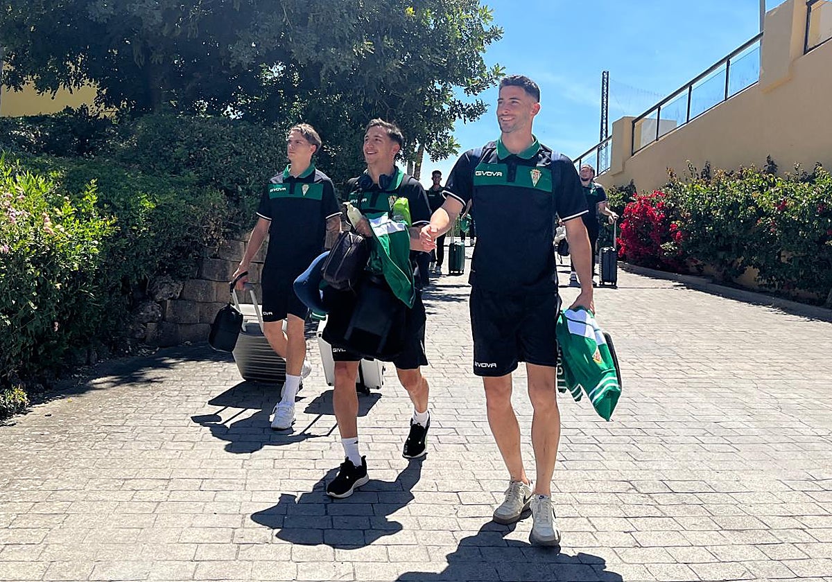 Álex Sala, Carracedo y Carlos Albarrán llegan este miércoles al hotel de concentración en Montecastillo