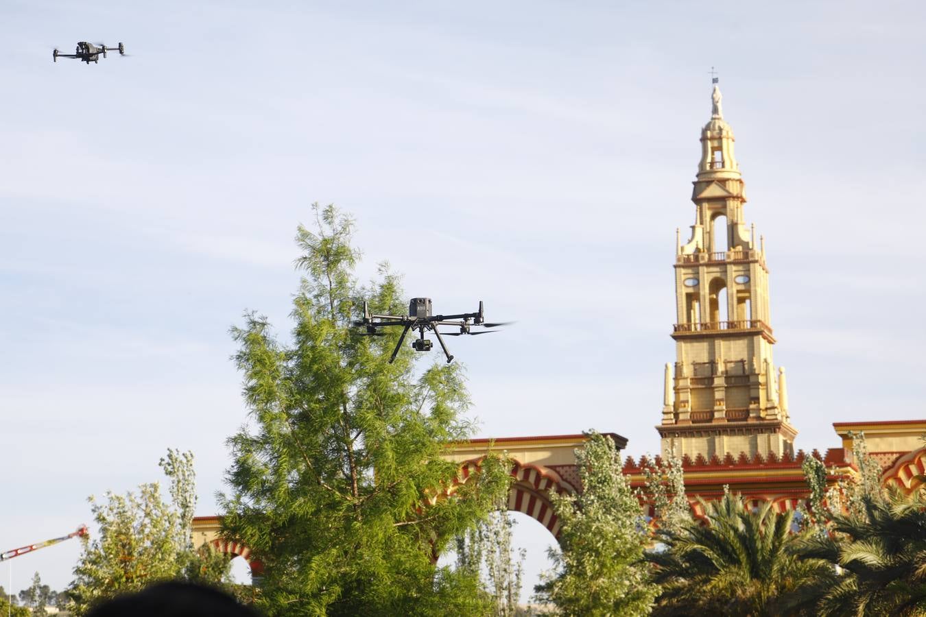 Fotos: La brillante exhibición de drones de la Policía Nacional en la Feria de Córdoba