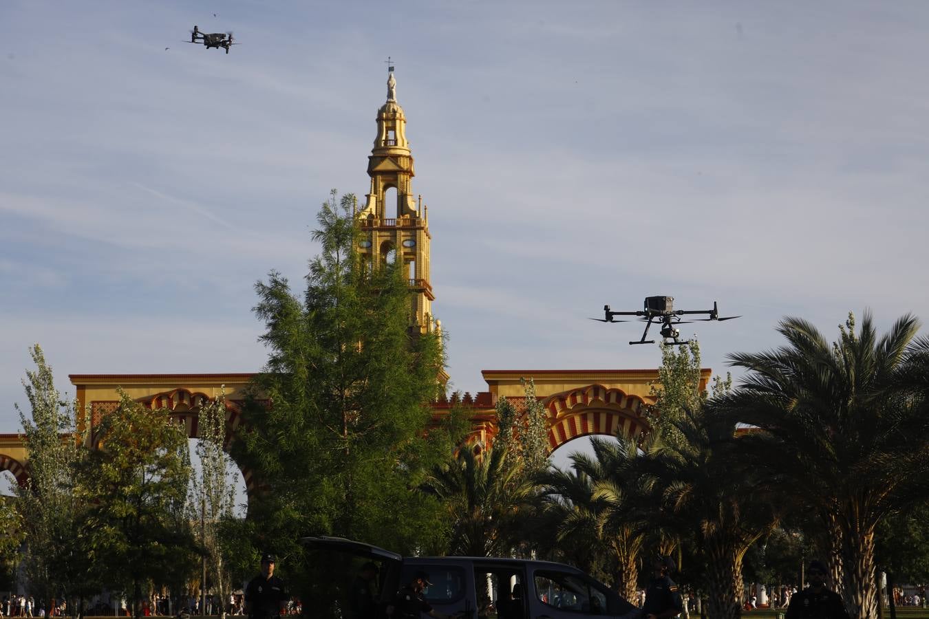 Fotos: La brillante exhibición de drones de la Policía Nacional en la Feria de Córdoba