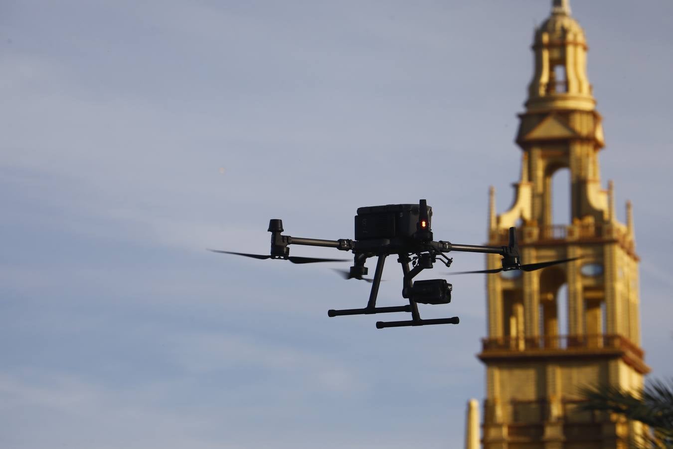 Fotos: La brillante exhibición de drones de la Policía Nacional en la Feria de Córdoba