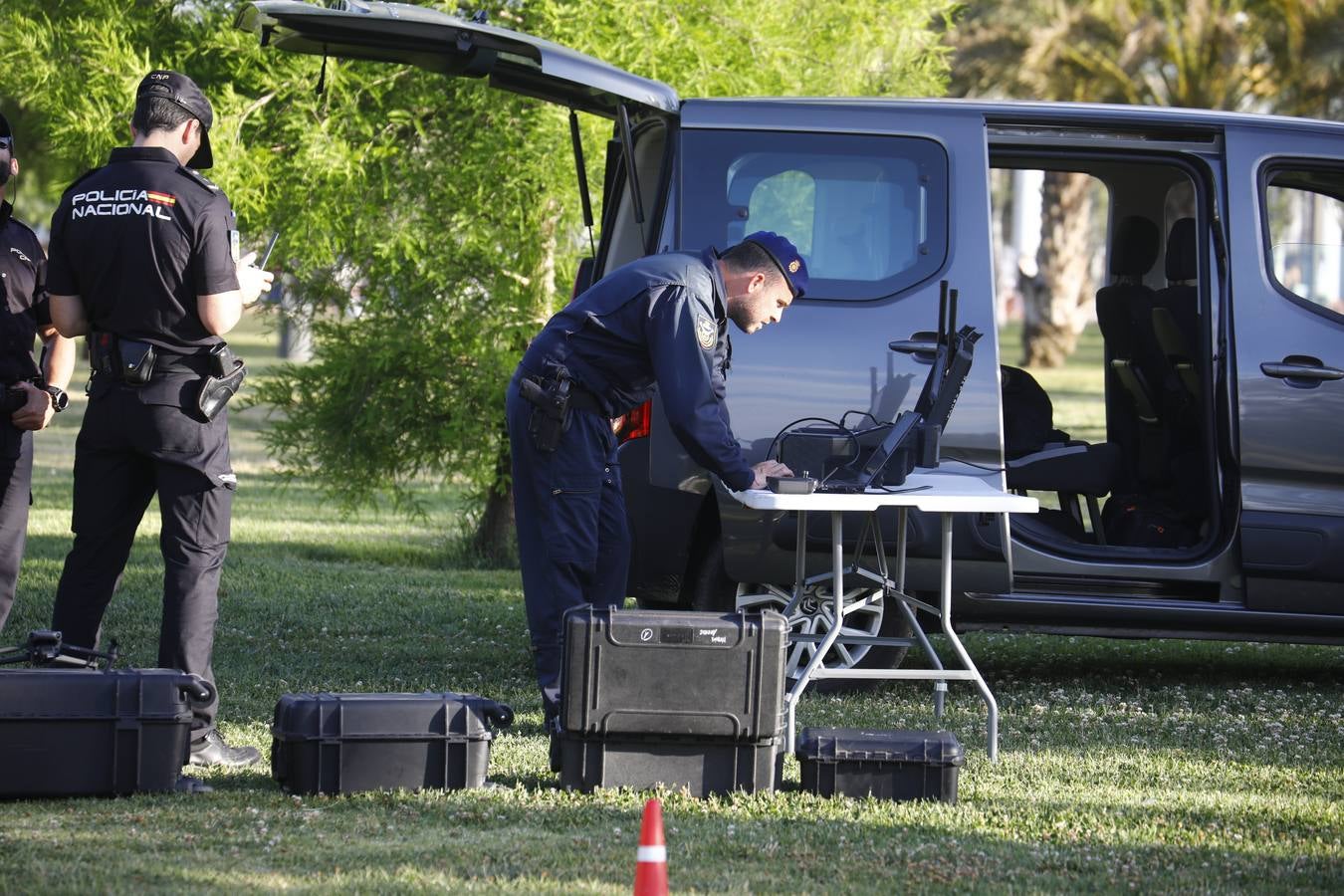 Fotos: La brillante exhibición de drones de la Policía Nacional en la Feria de Córdoba