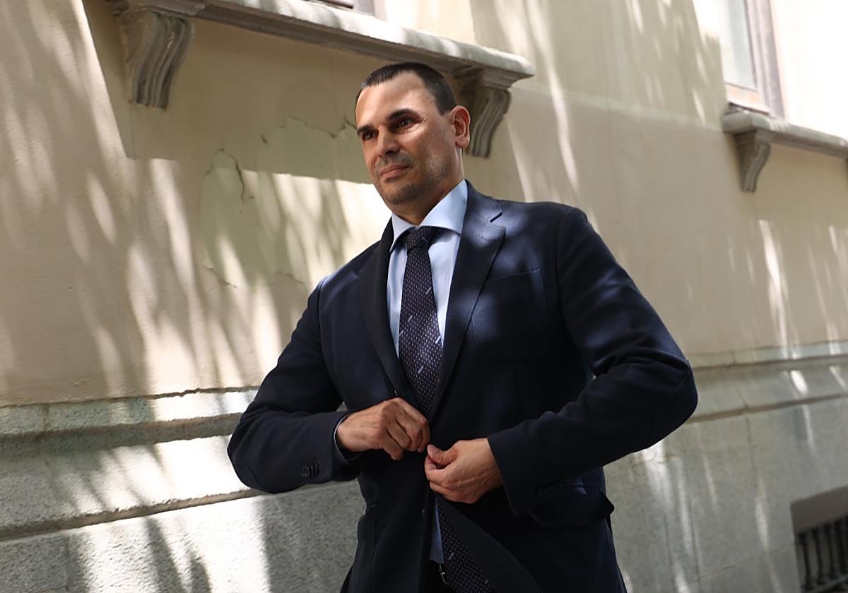 Alberto González Amador