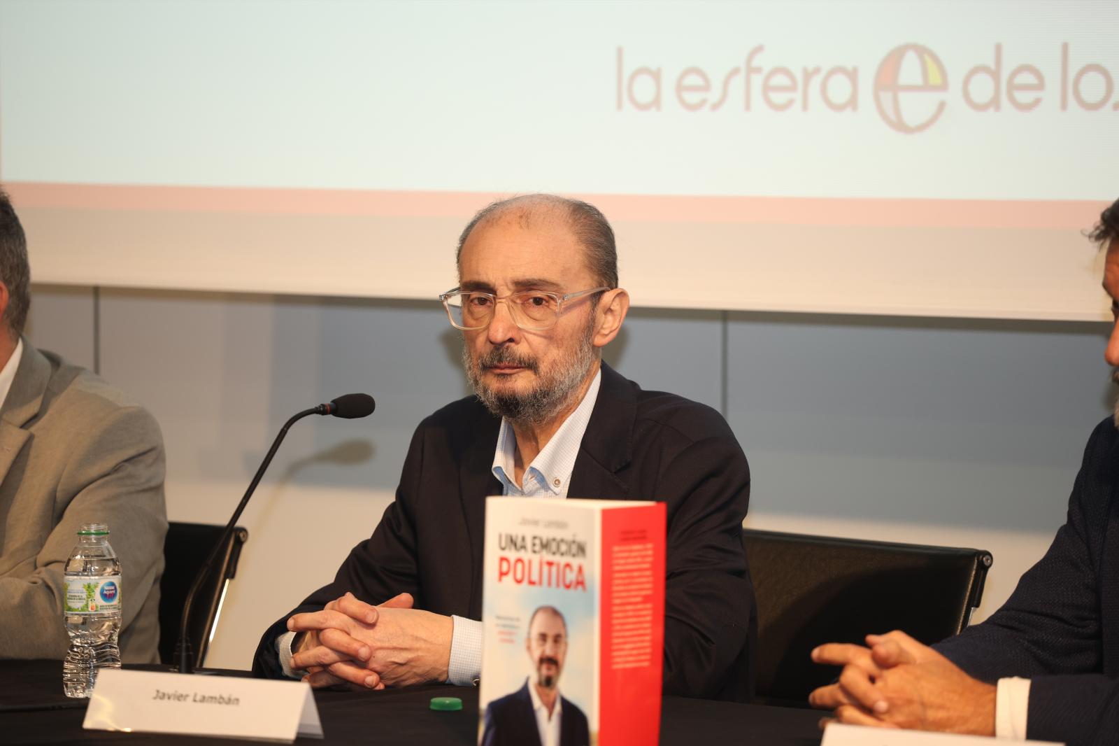 El líder socialista aragonés, Javier Lambán, durante la presentación de su libro este lunes