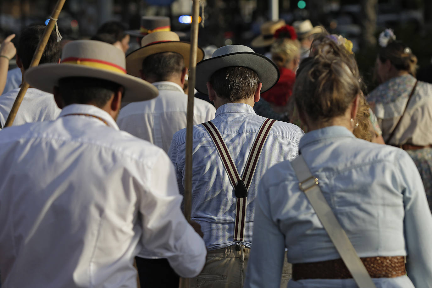 Llegada de la Hermandad Castrense del Rocío a Sevilla
