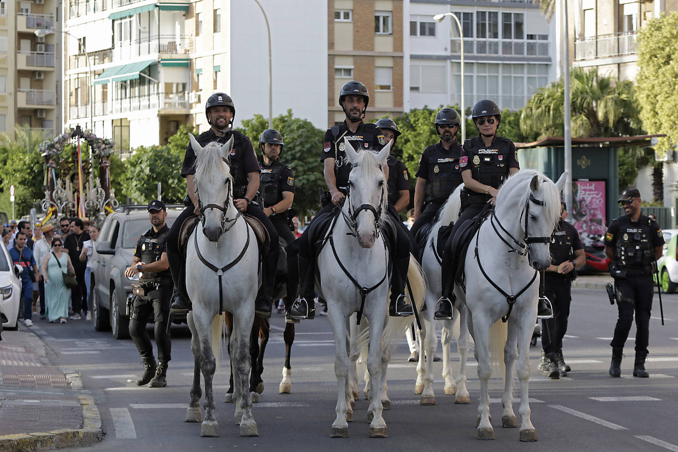 Llegada de la Hermandad Castrense del Rocío a Sevilla