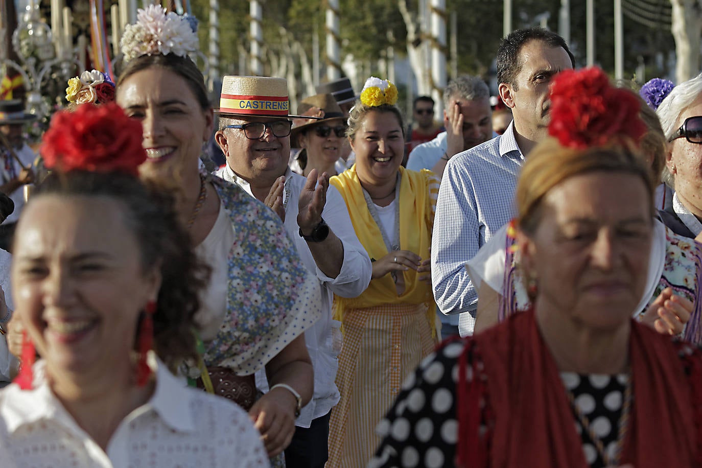 Llegada de la Hermandad Castrense del Rocío a Sevilla