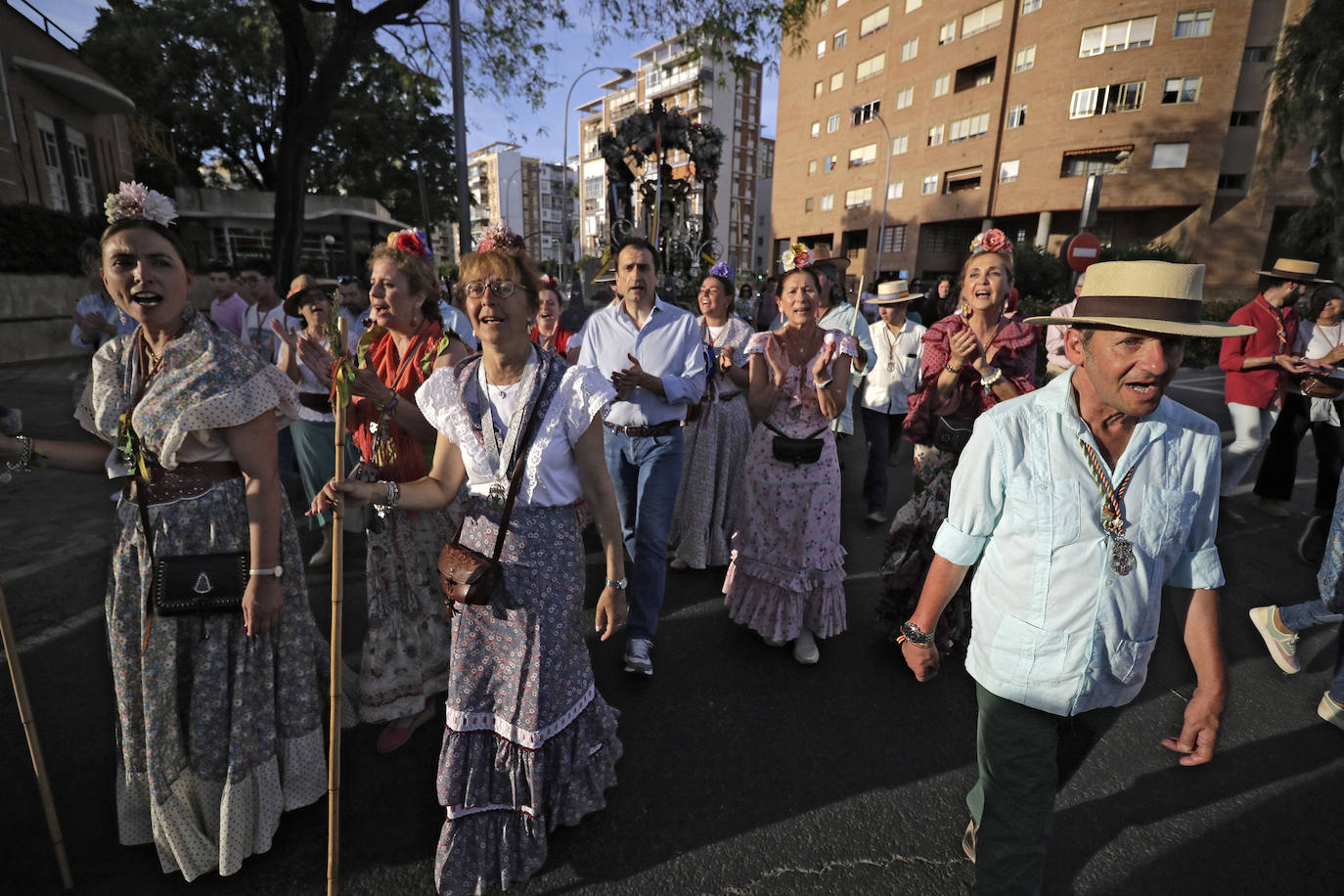 Llegada de la Hermandad Castrense del Rocío a Sevilla